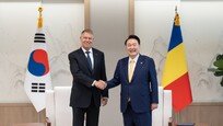 尹 “루마니아 대통령과 훌륭한 회담…양국 번영 이어질 것”