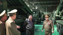 김정은, 화성-18형 발사차량 공장서 “핵무력 급속 강화”