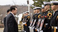 尹 “더 강한 군·대한민국 만들어 제2연평해전 영웅들 희생에 보답”