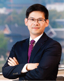 한세실업에서 첫 외국인 직원으로 근무하고, 현재 김앤장 법률사무소에서 베트남 대표 외국변호사로 활약하고 있는 레옥두언 씨. [한세실업 제공]