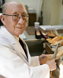 55세부터 구두 제작을 배운 일본의 수제 구두 명인 기쿠치 다케오. [다이너스 제화 홈페이지]