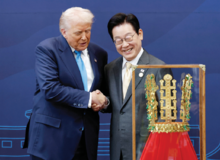 ‘신라 금관’ ‘샤오미 폰’, 대통령 개인이 못 가져가