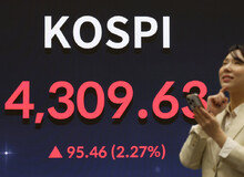 코스피 사상 첫 4300선 돌파… 삼성전자·하이닉스 동반 신고가