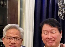 최태원·젠슨황 대만서 또 만났다… 어깨동무 하고 ‘AI 깐부’ 과시
