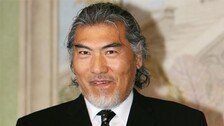 잠적 나훈아, 결혼식에 등장…컴백?