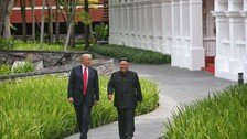 트럼프, 김정은과 ‘100보 산책’…“특별한 유대감 만들었다”
