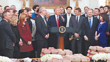 “백악관 요리보다 좋아” 트럼프의 햄버거 사랑