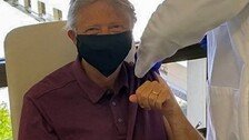 코로나 백신 맞은 빌 게이츠 “기분 좋다”