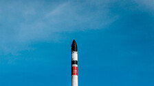 발사체 임무명 ‘B.T.S’… 한국 첫 초소형 군집위성 궤도 올랐다