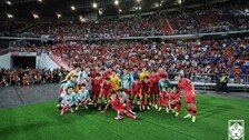 싱가포르 축구 감독 “한국은 아시아 최강…5만 관중 앞에서 이길 것”