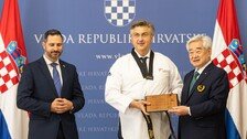 세계태권도연맹, 플렌코비치 크로아티아 총리에 명예 8단증 수여
