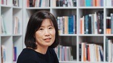 “한강 책 스웨덴서 열풍… 서점마다 매진, 도서관 대기 100명도”