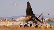 떨어져나간 꼬리에서 “살려주세요”…승무원 구조 긴박했던 상황