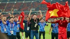 박항서 이은 ‘김상식 매직’에 베트남 열광…7년만에 동남아 축구 우승