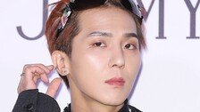 ‘사회복무요원 부실 복무 논란’ 송민호, 경찰 소환…“이탈 여부 확인 중”