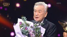 ‘노인의 공로는 끝나지 않았다’… 90세 배우의 수상소감[이미지의 포에버 육아]