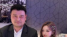 걸그룹이 229㎝ 야오밍을 만나면…‘우기’ 어마한 체구 차이