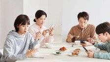 [책의 향기]폰만 보는 가족식사… ‘무반응 금지게임’으로 말문을