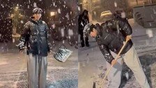 임영웅, 삽 든 ‘제설 히어로’ 출격…“내 집 앞 눈은 내가 치우자”
