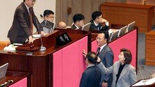 우 의장 “나경원, 의제 외 발언 계속하고 무선 마이크 반입해 사용”