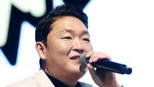 싸이, 수면제 대리수령 의혹…경찰, 소속사·차량 압수수색