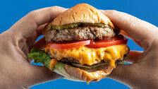 “이 돈이면 국밥”은 옛말…햄버거가 가성비가 됐다