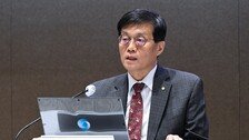 이창용 “한국경제 ‘K자형 회복’ 우려… 원화 휴지조각 된다는건 유튜버들 말”