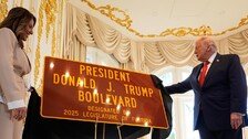 케네디 센터-군함 이어 도로 이름도 ‘트럼프’