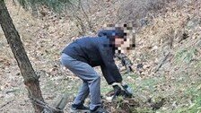 한국인은 쳐다만보는데…강추위 산속 쓰레기 치운 외국인