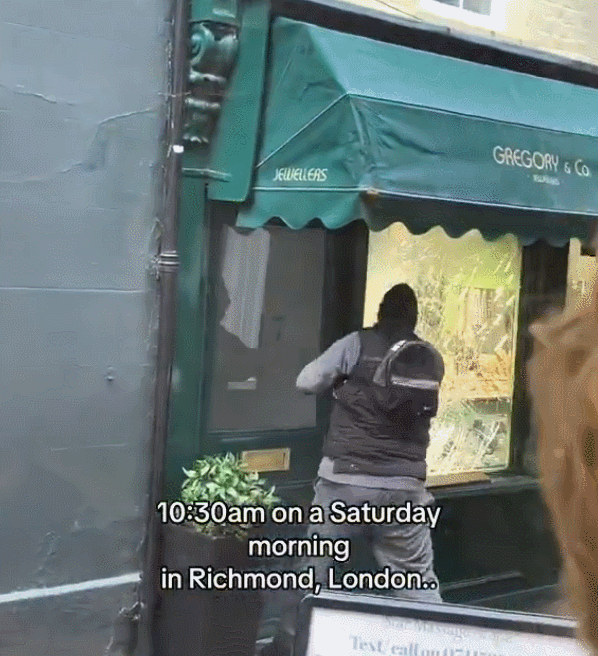 대낮에 창문 깨고 귀금속 쓸어담아간 강도들 (영상)