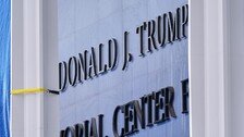트럼프 이름 붙인 케네디센터 2년간 휴관