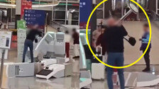 무인발권기 때려 부순 공항 난동범, 품속엔 마약이…