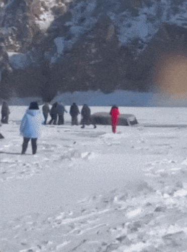 바이칼 빙판 달리던 미니버스 침몰…中관광객 8명 사망