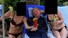 스티븐 호킹, 엡스타인 파티서 양옆에 비키니女…유족 “간병인들”