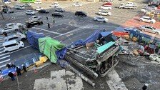 대구 도심 공사장서 천공기 쓰러져 택시 덮쳐…3명 부상