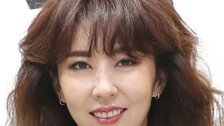가수 김완선, 뉴욕서 회화 개인전