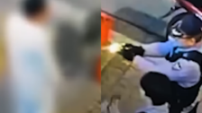 테이저건 맞고도 꿈쩍않던 190㎝ 거구의 폭행범, 삼단봉으로 제압