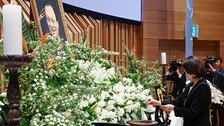 김혜경 여사 눈시울이…고 이해찬 전 총리 49재 참석
