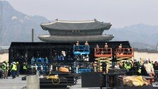 광화문광장 벌써부터 들썩…BTS 컴백 공연 무대 설치 시작