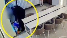 라운지 무료 음료 가방에 쓸어간 고객…호텔, CCTV 공개