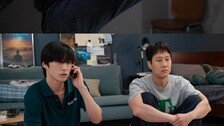 ‘바람’ 후속작 ‘짱구’, 스틸 10종…‘백허그’로 로맨스 도전 정우·정수정
