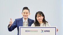배동현 회장, 김윤지 선수에 특별 포상금 5억 수여