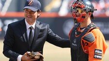 ‘검은 양복’ 입고 던진 박찬호…“화재 참사 애도”