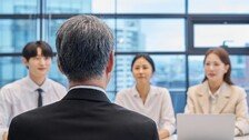 고령자 재취업, 직종 바뀌면 월급 절반까지↓…‘경력 초기화’
