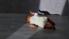 부모 방치에 사망한 2세, 석고보드·기저귀까지 먹어 ‘비극’
