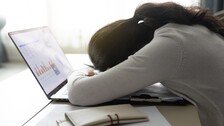 “받은 만큼만 일하겠다”…중국서 업무 중 5시간 잔 직원 ‘논란’