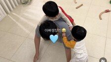 ‘나혜미♥’ 에릭, 등까지 내주며 두 아들 열혈 육아 중…“아빠 쟁탈전”