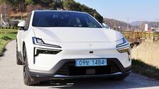 [시승기] 뒷유리 없앤 과감한 시도와 544마력 성능 돋보인 전기 SUV ‘폴스타 4’