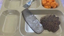 최강 해군이라더니…美항모 식단, 오래된 가공육에 당근 조각들