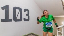 하늘 향해 달리는 짜릿한 도전!…‘2026 롯데월드타워 스카이런’ [청계천 옆 사진관]